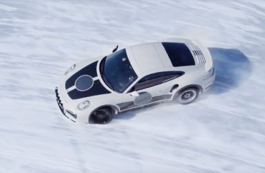 Playing on ice with the Kelly Moss Safari 991 equipped with Shadow Drive